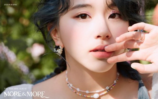트와이스 채영, 'MORE & MORE' 티저 이미지 공개…