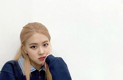 블랙핑크 로제, 반묶음 머리로 완성한 청순 미모 자랑