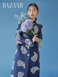 배우 김지원,  파랑새 연상시키는 신비로움 '눈길'