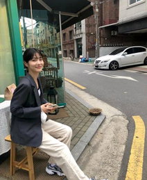신예은, 블랙 재킷의 세련된 매력 자랑