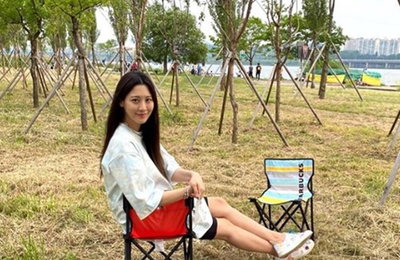 배우 수현, 남편과 한강 나들이…'빛나는청순 미모'