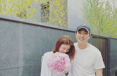 '결혼 3주년' 주상욱♥차예련 부부...“꽃을 든 남자”