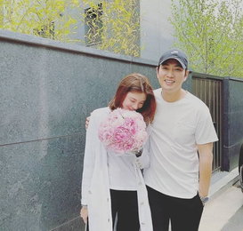 '결혼 3주년' 주상욱♥차예련 부부...“꽃을 든 남자”