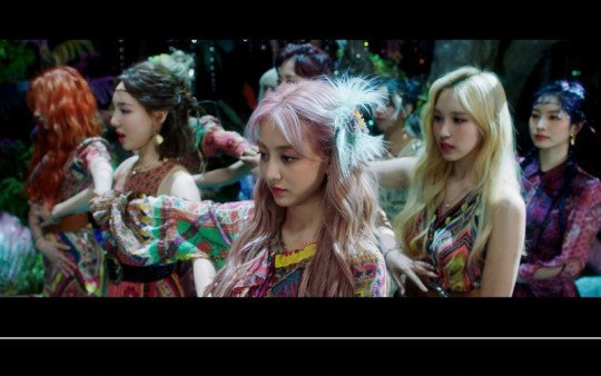 트와이스, 'MORE & MORE' 인트로 안무 공개…컴백 기대감 고조