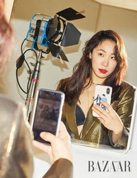 이미도, 과감한 의상+포즈로 색다른 모습 자랑