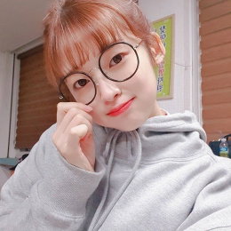 오마이걸 아린, 동그란 안경 쓰고 귀여운 매력 뿜내...'눈길'