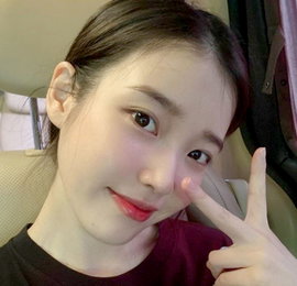 아이유, 무결점 피부 자랑..."맛저하세요"