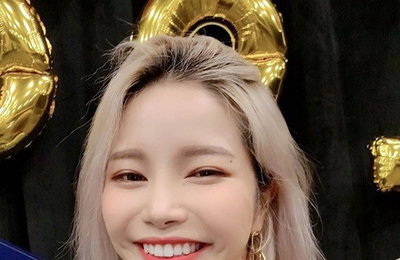 마마무 솔라, 활짝 핀 꽃미모…'보조개 미소'