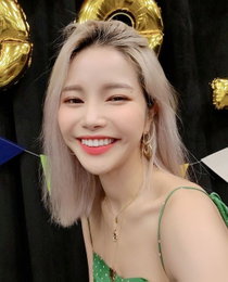 마마무 솔라, 활짝 핀 꽃미모…'보조개 미소'