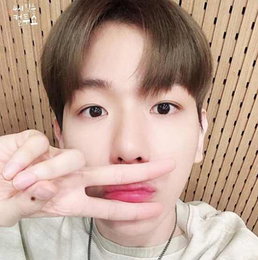 엑소 백현, 독보적인 꽃미모 자랑