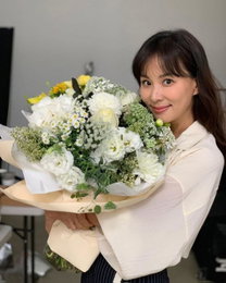 꽃보다 예쁜 고소영, 나이 잊은 미모 '눈길'