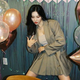 선미, 시크한 매력 선보여...'눈길'