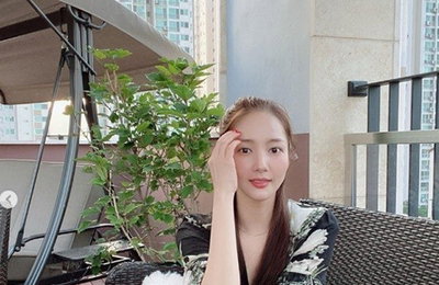 박민영, 반묶음 머리로 완성한 청순 미모 뽐내...'눈길'