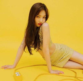 레드벨벳 조이, 크롭탑+미니스커트 패션 뽐내…
