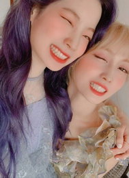 트와이스 모모X다현, 심쿵 윙크...