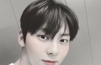 뉴이스트 황민현, 조각 비주얼 자랑…'눈길'
