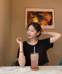 러블리즈 정예인, 모델같은 카페 일상