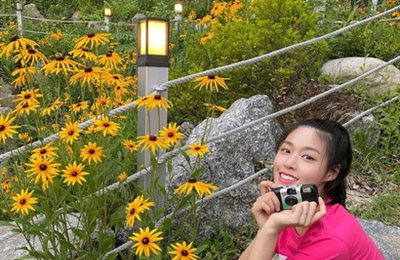 AOA 설현, 꽃과 함께 하는 일상..."반티 맞춰 입고 체육대회 하는 기분"