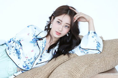 경리, 고화질 비하인드 4컷 공개 '눈길'
