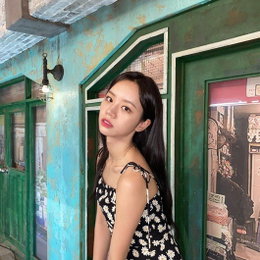 혜리, 꽃무늬 끈 원피스로 완성한 예쁨…'눈길'