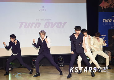 [포토] 9인조 그룹 원더나인, 화려한 무대 선보여