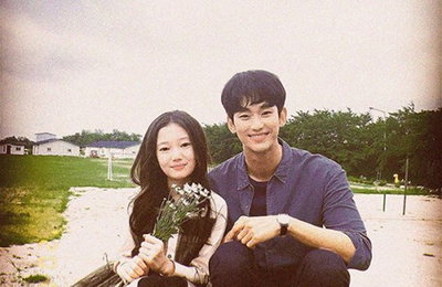 김수현, '리틀 문영' 김수인과 투샷 공개…훈훈 비주얼 자랑