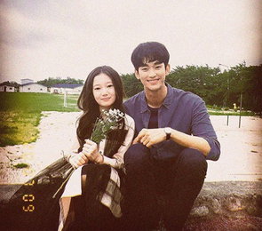 김수현, '리틀 문영' 김수인과 투샷 공개…훈훈 비주얼 자랑