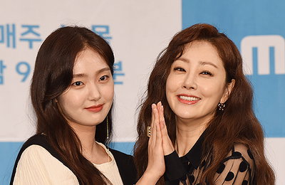 [포토] ‘십시일반’ 배우 김혜준-오나라, 다정한 모녀 지간이에요~