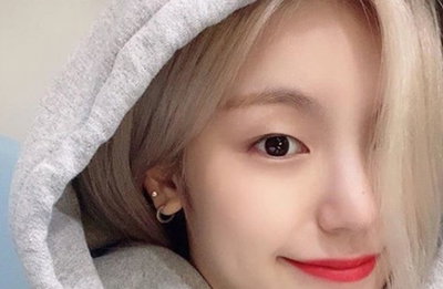 예지, 탈색한 머리와 후드티로 셀카...'훈훈'