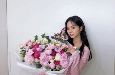 혜리, 비주얼 뽐내...꽃다발 들고 "오늘부터 1일"