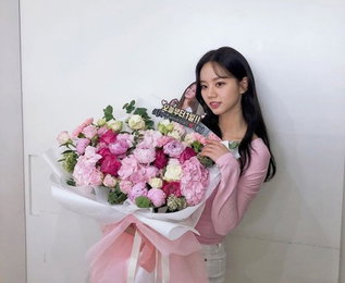 혜리, 비주얼 뽐내...꽃다발 들고 "오늘부터 1일"