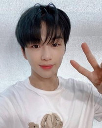 강다니엘, 팬심 저격하는 귀여운 매력 뽐내...