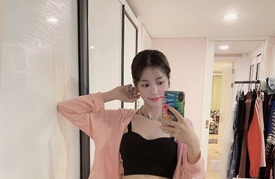 이유비, 크롭티셔츠 입고 뽐낸 늘씬 개미허리...'눈길'