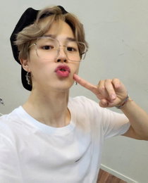 방탄소년단 지민, 아미 심쿵 유발…장난기 가득 셀카