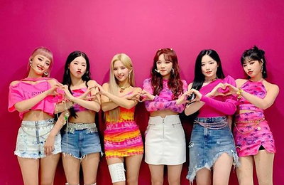 (여자)아이들, 네버랜드 심쿵케 한 단체 하트 ‘완전체라 더 예뻐’