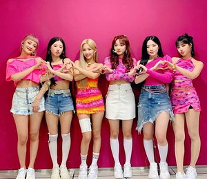(여자)아이들, 네버랜드 심쿵케 한 단체 하트 ‘완전체라 더 예뻐’