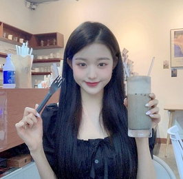 아이즈원 장원영, 250만뷰 ‘꿀벌 직캠’의 주인공