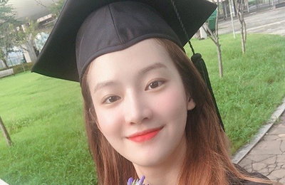 박주현, '한예종' 졸업에 활짝 핀 미소...