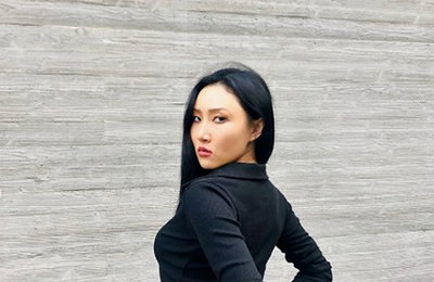 화사, 아방가르드한 포즈까지 시크하게...