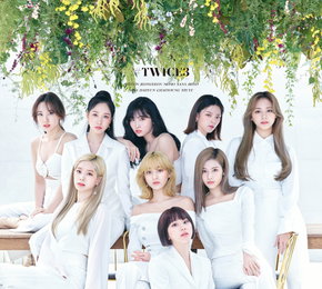 트와이스, 日오리콘 주간앨범 7번째 정상…해외 여성가수 최다 기록