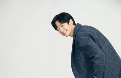 정해인, 여심 저격하는 가을의 남자...우윳빛 피부 자랑