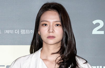 [포토] 영화 '삼진그룹 영어토익반' 이솜 "1990년대 화장과 옷 패션, 엄마 젊은시절 사진 참고…동묘시장서 직접 찾기도"