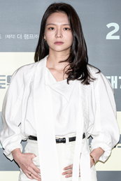 [포토] 영화 '삼진그룹 영어토익반' 이솜 "1990년대 화장과 옷 패션, 엄마 젊은시절 사진 참고…동묘시장서 직접 찾기도"