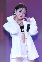 [포토] '진주처럼 빛나는 가수' 키아라, 깜찍한 포즈로~