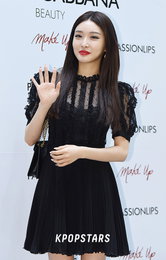 [K포토] 가수 청하, 돌체앤가바나 뷰티 신제품 '패션립' 론칭 행사 왔어요~