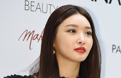 [K포토] 가수 청하 '올블랙 시스루 가을여신'