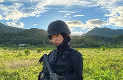 크리스탈(정수정), '써치' 손중위의 카리스마 뽐내···
