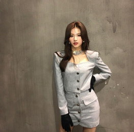 트와이스 사나, 자체발광 비주얼 자랑...'매혹적인 눈빛'