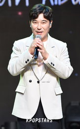 [K포토] '컴백' 임창정 "기존 내 발라드와 비슷…목표? 정규 16집 발표 자체가 성과"