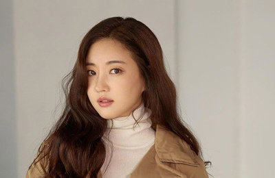 김사랑, 세상 혼자사는 비주얼 뽐내…가을 여신의 귀환